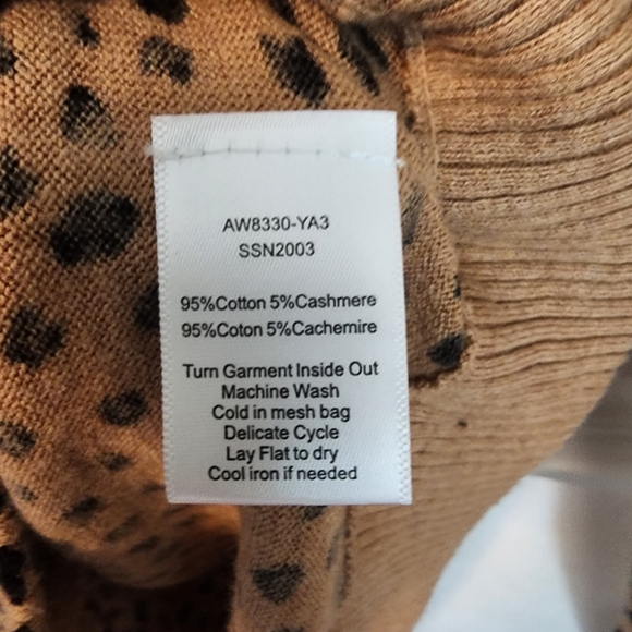 ATM Anthony Thomas Melilo Cotton & Cashmere Blend V-Neck Animal Print Sweater - Picture 13 of 13